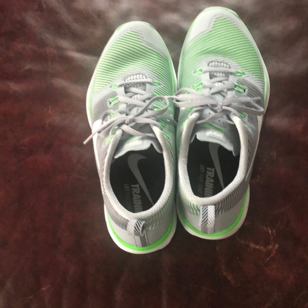 Men’s Size 10 Nike training sneakers